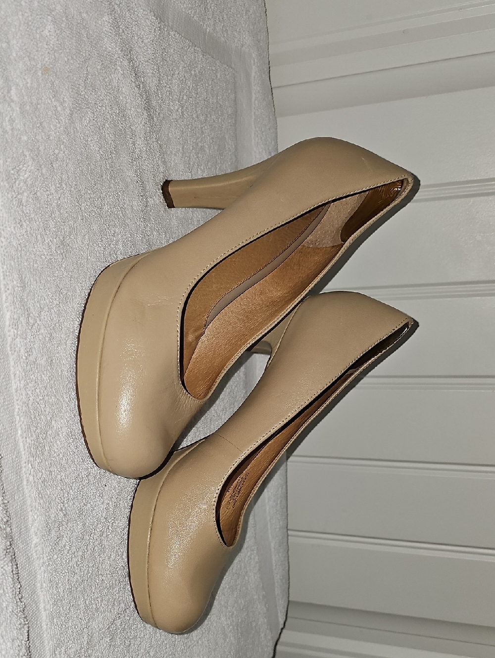 Classic Women's Beige Leather Platform Pumps